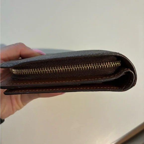 Louis Vuitton LV Monogram Wallet - Picture 5 of 10
